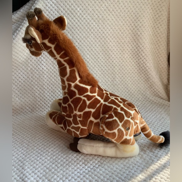 FAO SCHWARZ Large Plush Sitting Giraffe Stuffed Animal Toy - Picture 8 of 16
